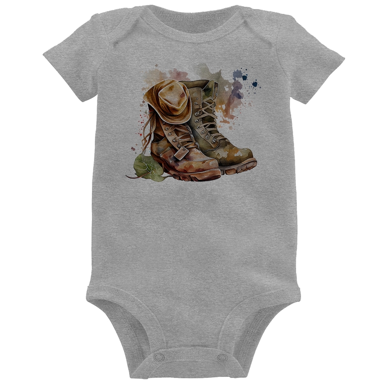 Body Bebê Botas e Chapéu Retrô - Cinza