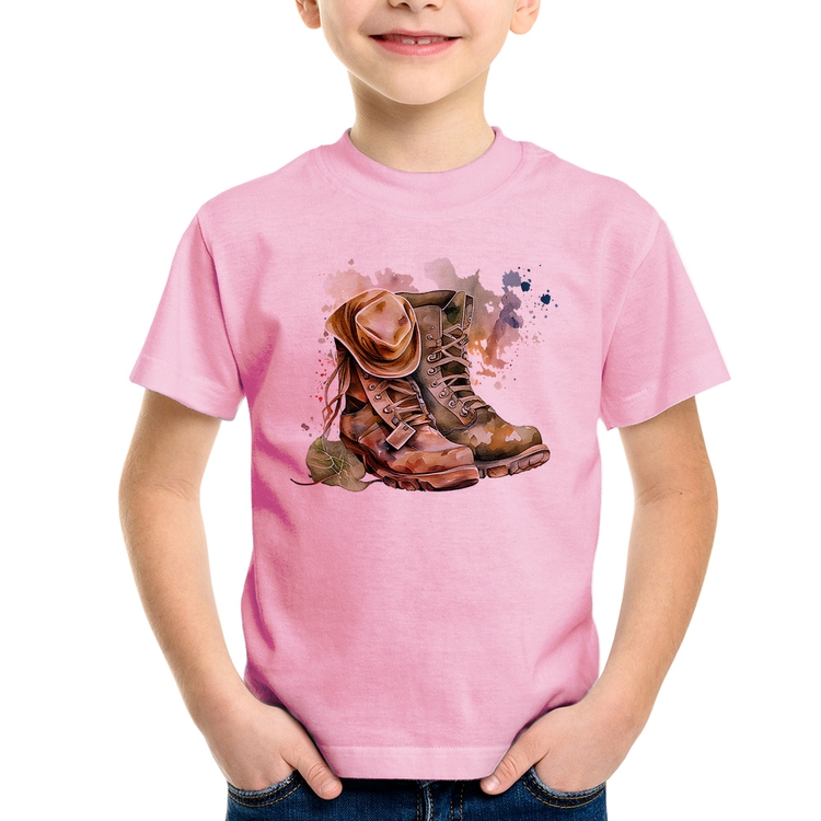 Camiseta Infantil Botas e Chapéu Retrô - Rosa Bebê