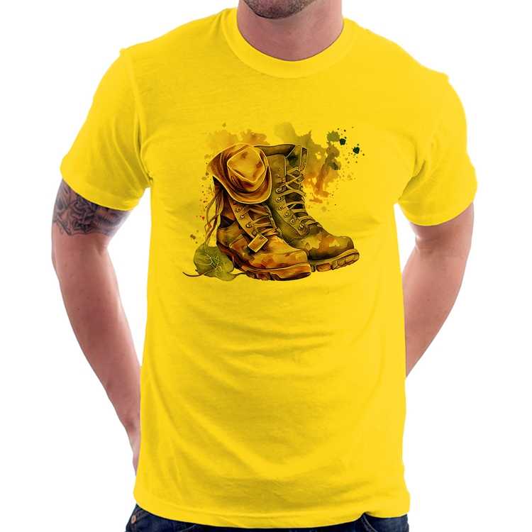 Camiseta Botas e Chapéu Retrô - Amarela