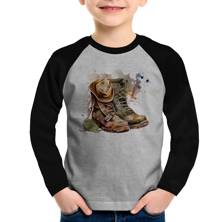 Camiseta Raglan Infantil Botas e Chapéu Retrô Manga Longa - Cinza/Preto