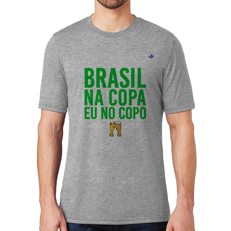 Camiseta Brasil na Copa eu no copo - Cinza
