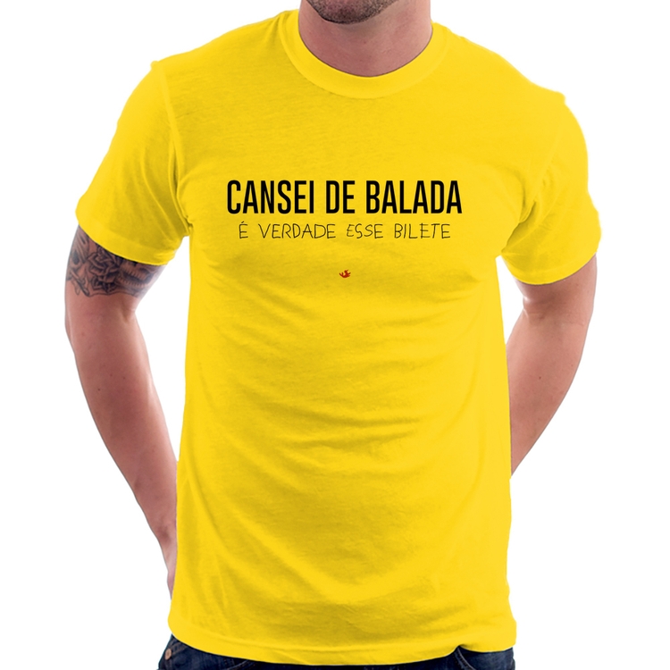 Camiseta Cansei de balada, é verdade esse bilete - Amarela