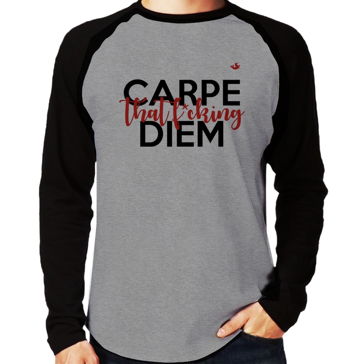 Camiseta Raglan Carpe that fucking Diem Manga Longa - Cinza/Preto
