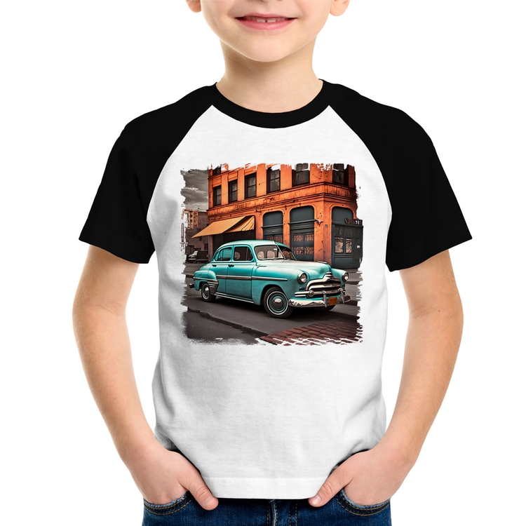 Camiseta Raglan Infantil Carro retrô na cidade