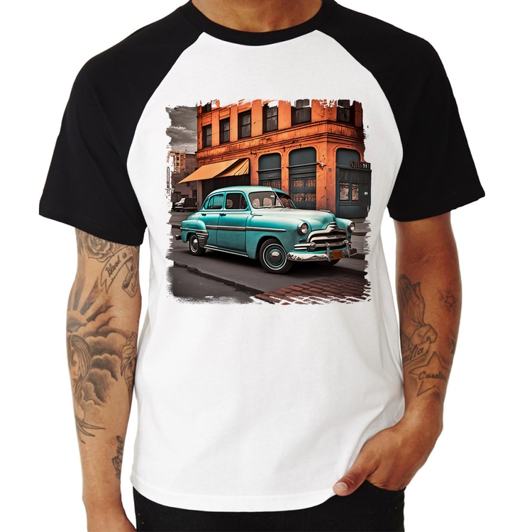 Camiseta Raglan Carro retrô na cidade