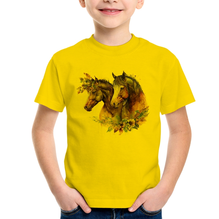 Camiseta Infantil Casal de cavalos e flores - Amarela