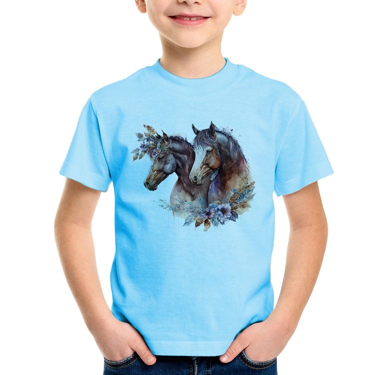 Camiseta Infantil Casal de cavalos e flores - Azul Bebê