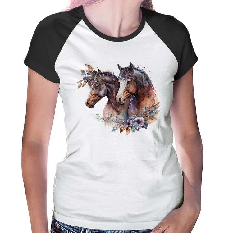 Baby Look Raglan Casal de cavalos e flores