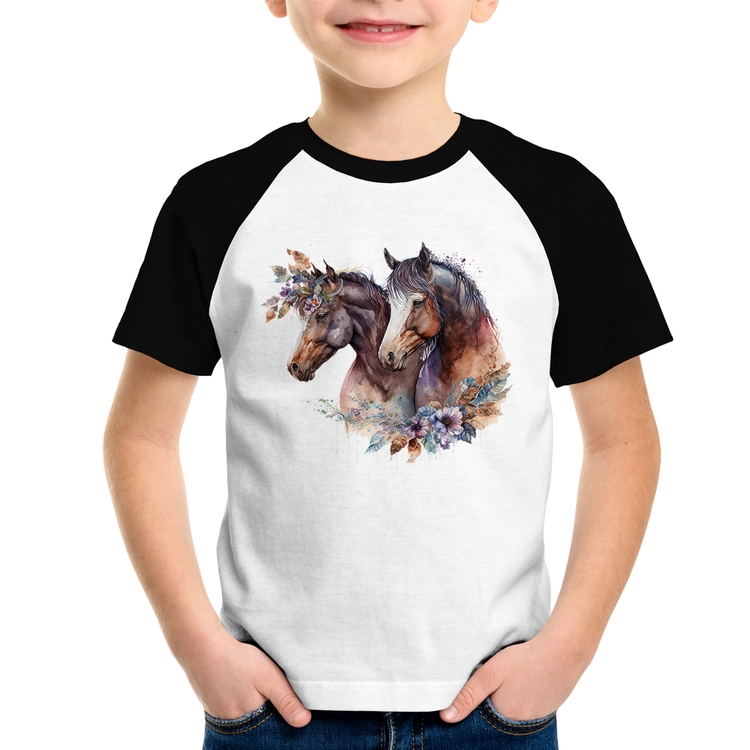 Camiseta Raglan Infantil Casal de cavalos e flores