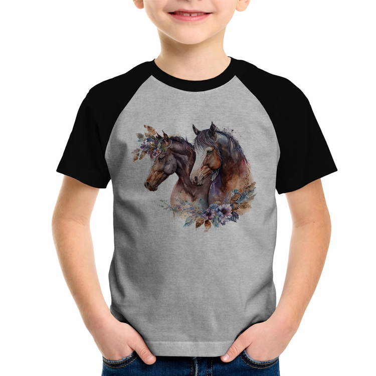 Camiseta Raglan Infantil Casal de cavalos e flores - Cinza/Preto