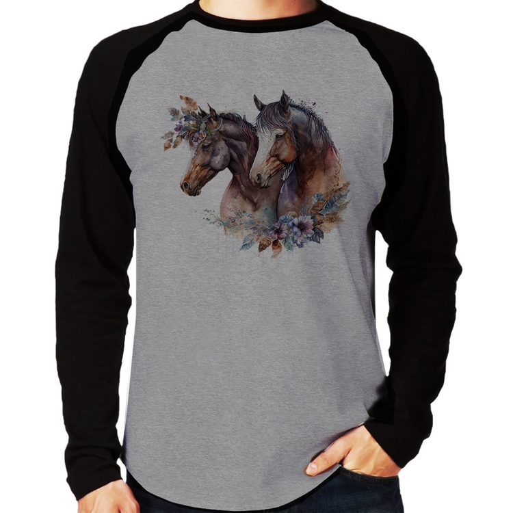Camiseta Raglan Casal de cavalos e flores Manga Longa - Cinza/Preto