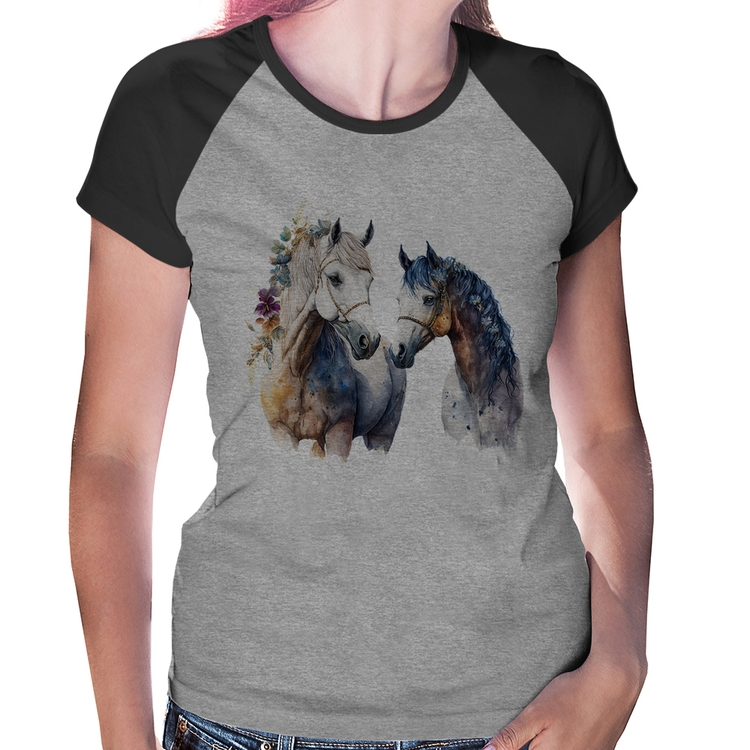 Baby Look Raglan Casal de Cavalos Watercolor - Cinza/Preto