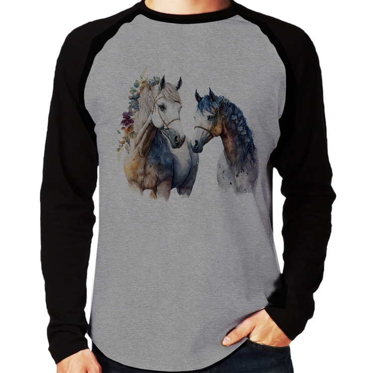 Camiseta Raglan Casal de Cavalos Watercolor Manga Longa - Cinza/Preto