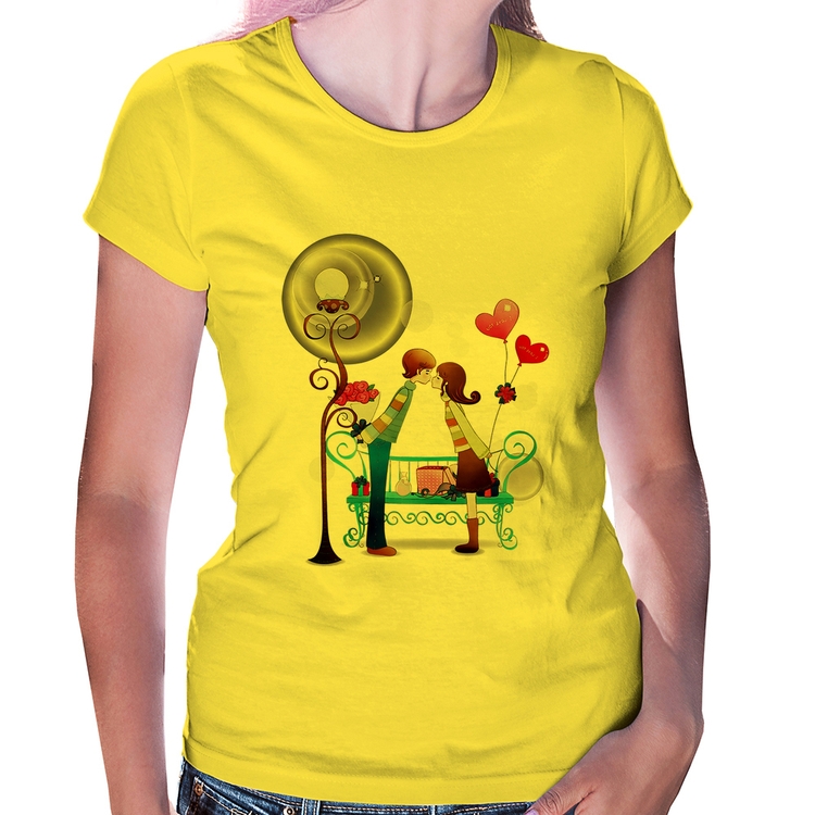 Baby Look Casal Namorados Beijando - Amarela