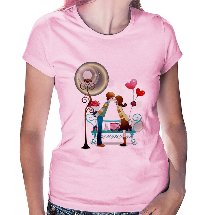 Baby Look Casal Namorados Beijando - Rosa Bebê