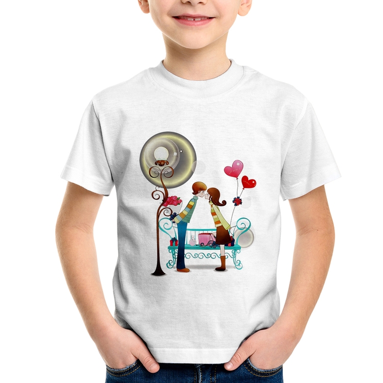 Camiseta Infantil Casal Namorados Beijando