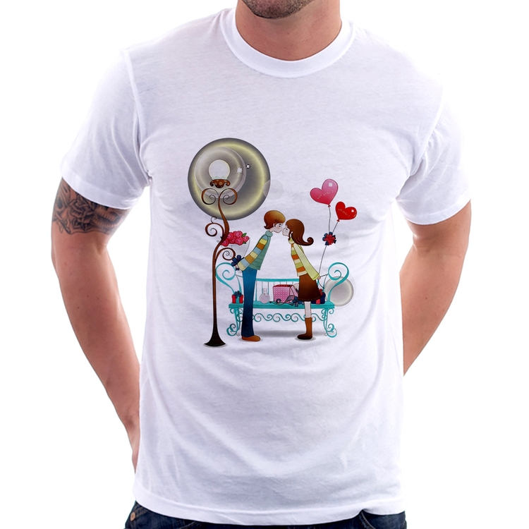 Camiseta Casal Namorados Beijando