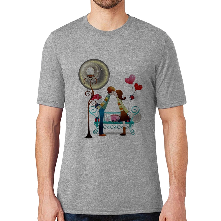 Camiseta Casal Namorados Beijando - Cinza