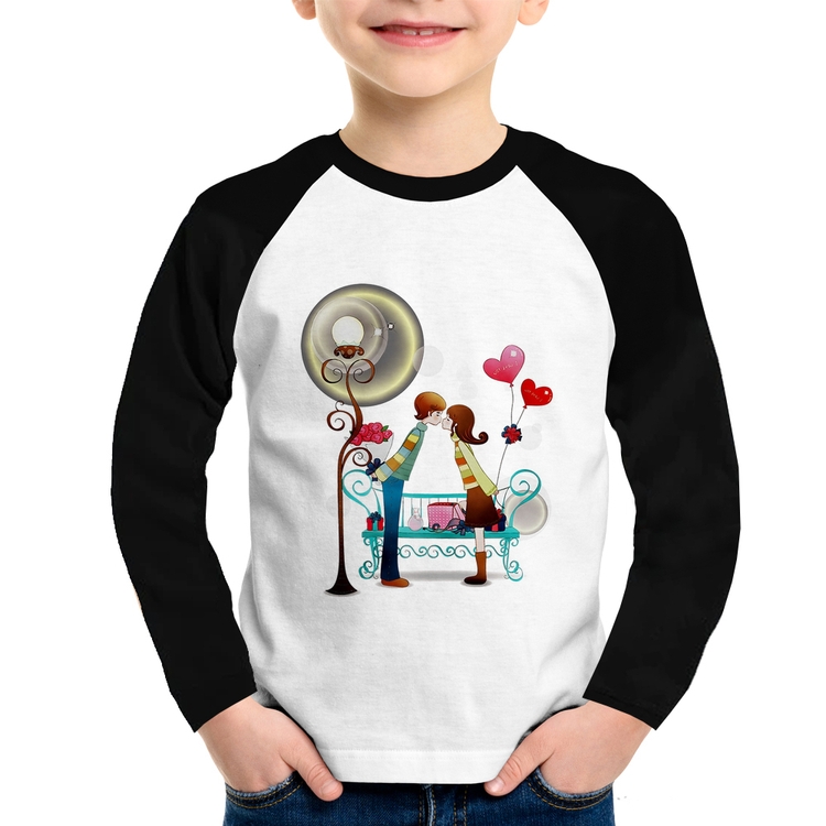 Camiseta Raglan Infantil Casal Namorados Beijando Manga Longa