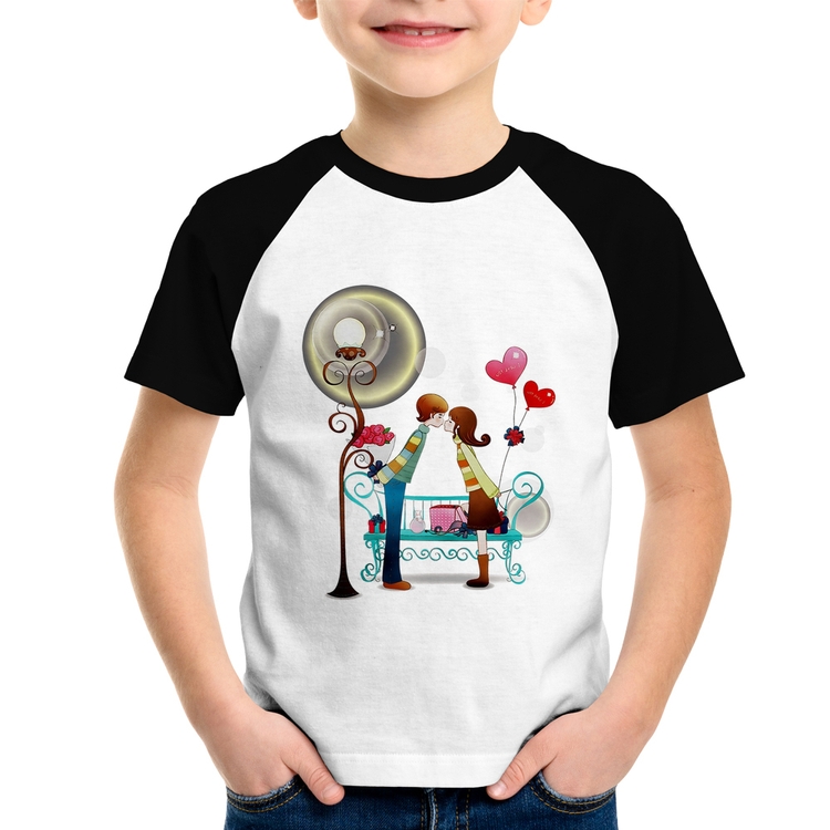 Camiseta Raglan Infantil Casal Namorados Beijando