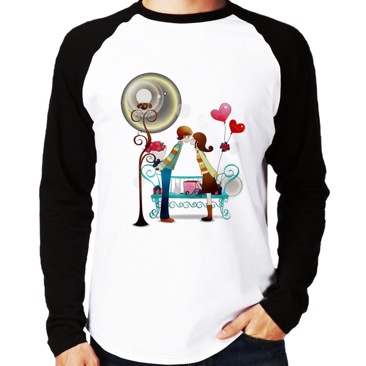 Camiseta Raglan Casal Namorados Beijando Manga Longa