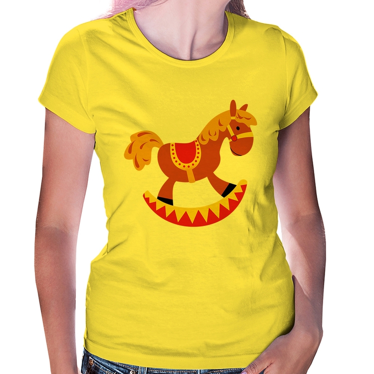 Baby Look Cavalo Balanço - Amarela