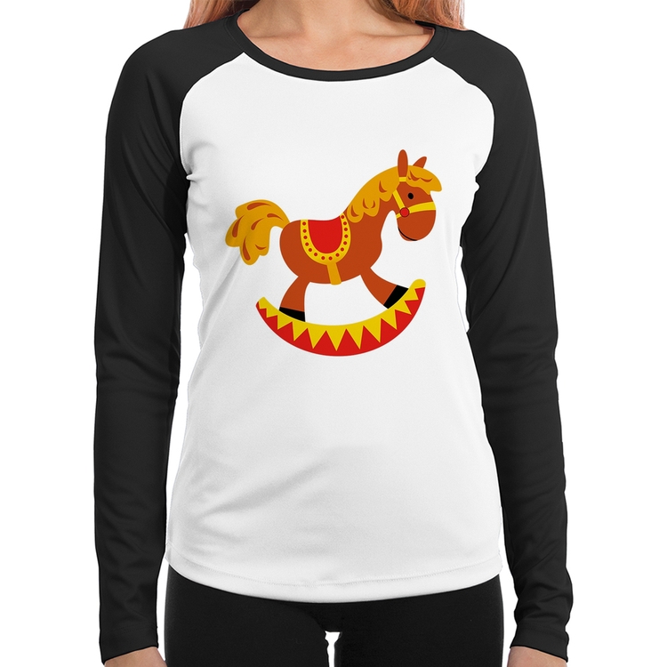 Baby Look Raglan Cavalo Balanço Manga Longa