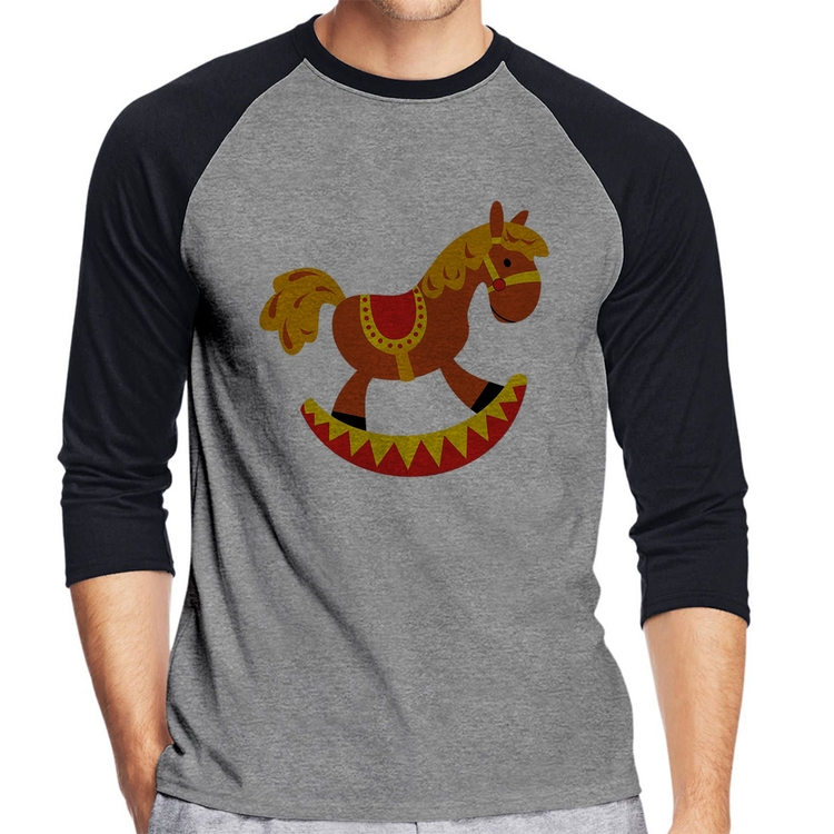 Camiseta Raglan Cavalo Balanço Manga 3/4 - Cinza/Preto