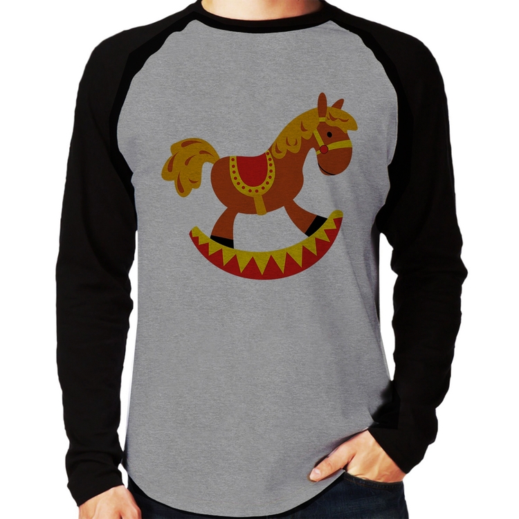 Camiseta Raglan Cavalo Balanço Manga Longa - Cinza/Preto