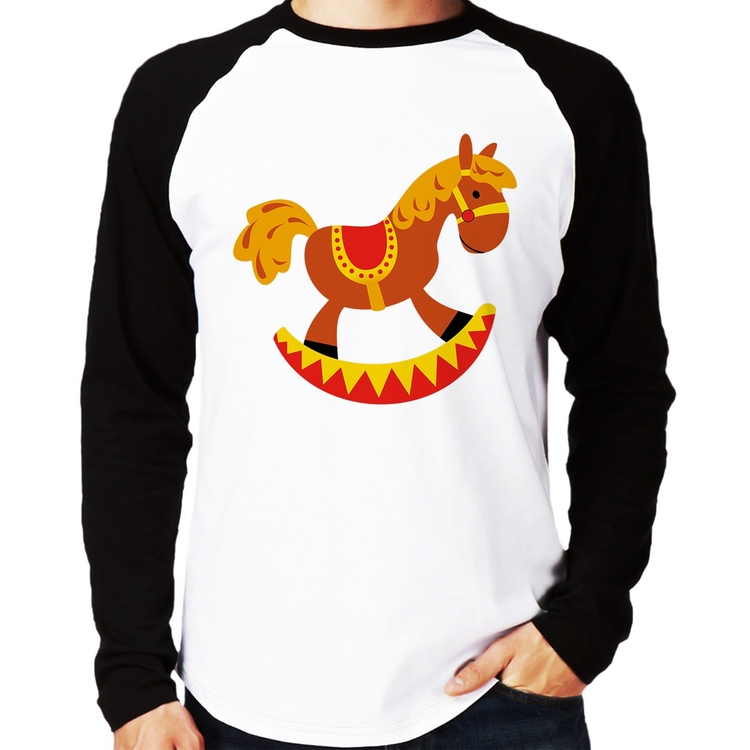 Camiseta Raglan Cavalo Balanço Manga Longa