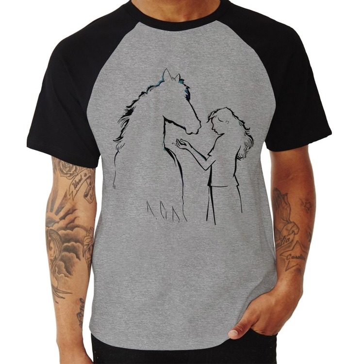Camiseta Raglan Cavalo e Garota Silhueta - Cinza/Preto