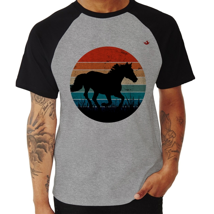 Camiseta Raglan Cavalo Vintage Sunset - Cinza/Preto