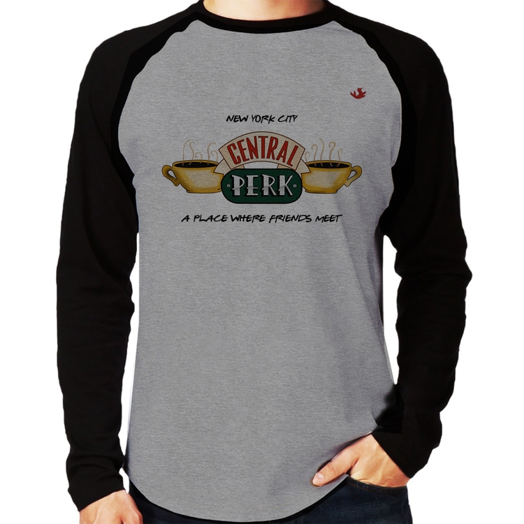 Camiseta Raglan Central Perk Manga Longa - Cinza/Preto