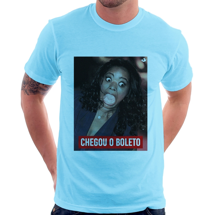 Camiseta Chegou o boleto - Azul Bebê