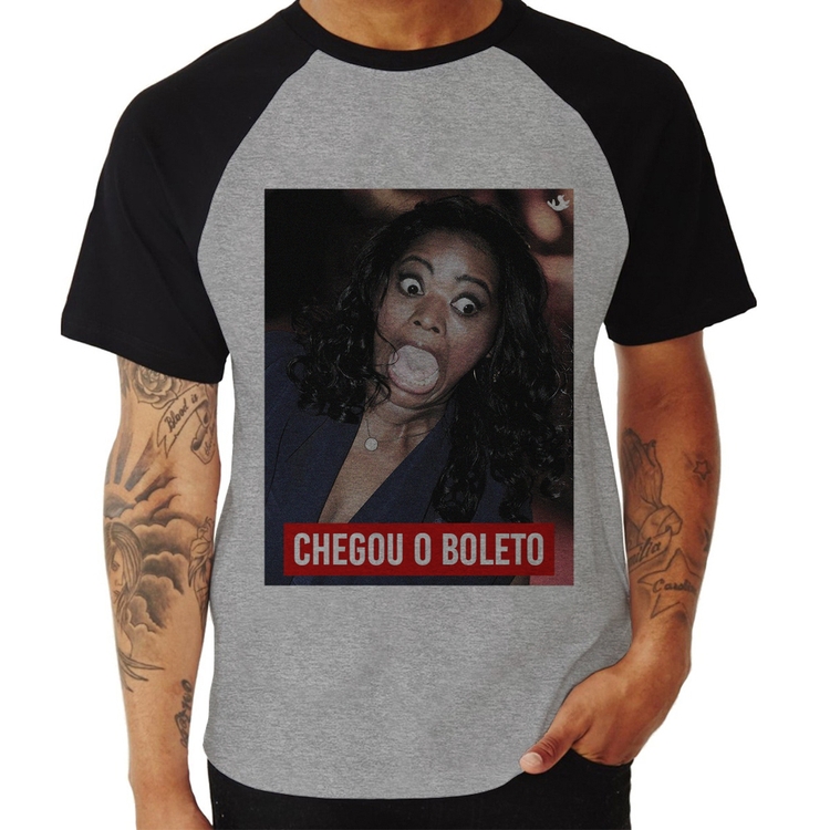 Camiseta Raglan Chegou o boleto - Cinza/Preto