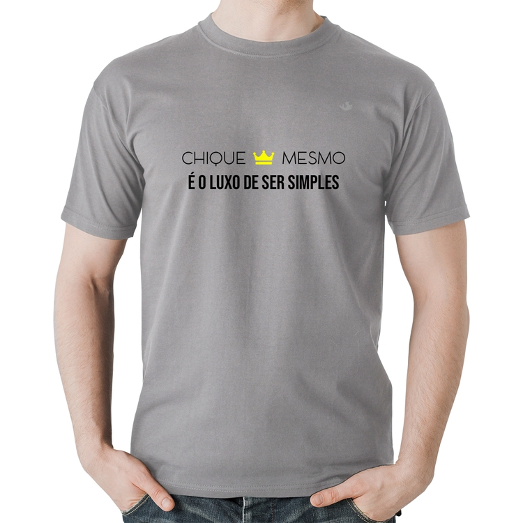 Camiseta Algodão Chique mesmo é o luxo de ser simples - Cinza