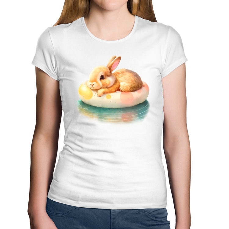 Baby Look Algodão Coelhinho Relaxando Na Piscina  - Branca