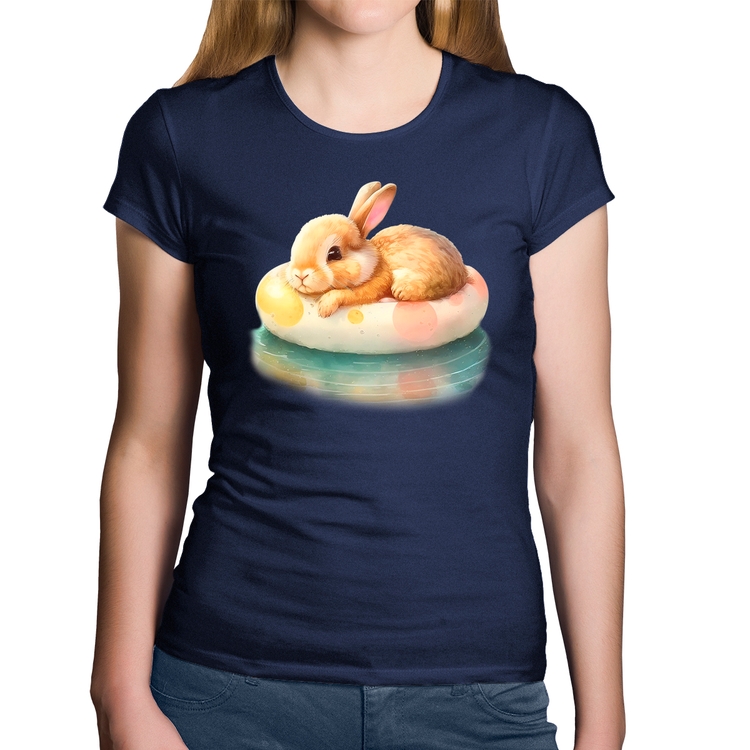 Baby Look Algodão Coelhinho Relaxando Na Piscina  - Marinho