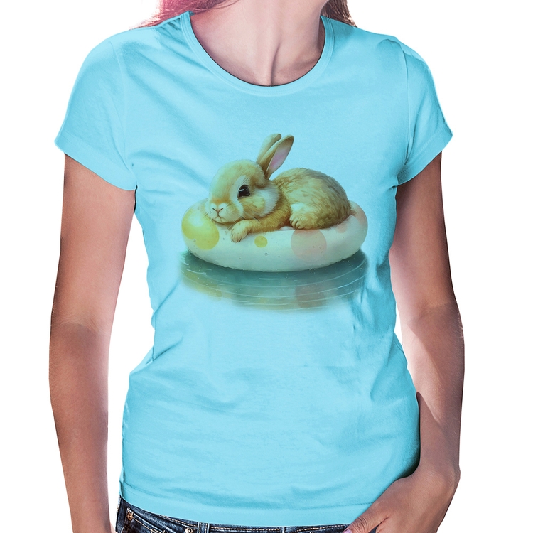 Baby Look Coelhinho Relaxando Na Piscina  - Azul Bebê