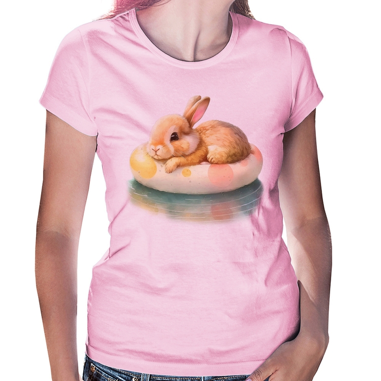 Baby Look Coelhinho Relaxando Na Piscina  - Rosa Bebê