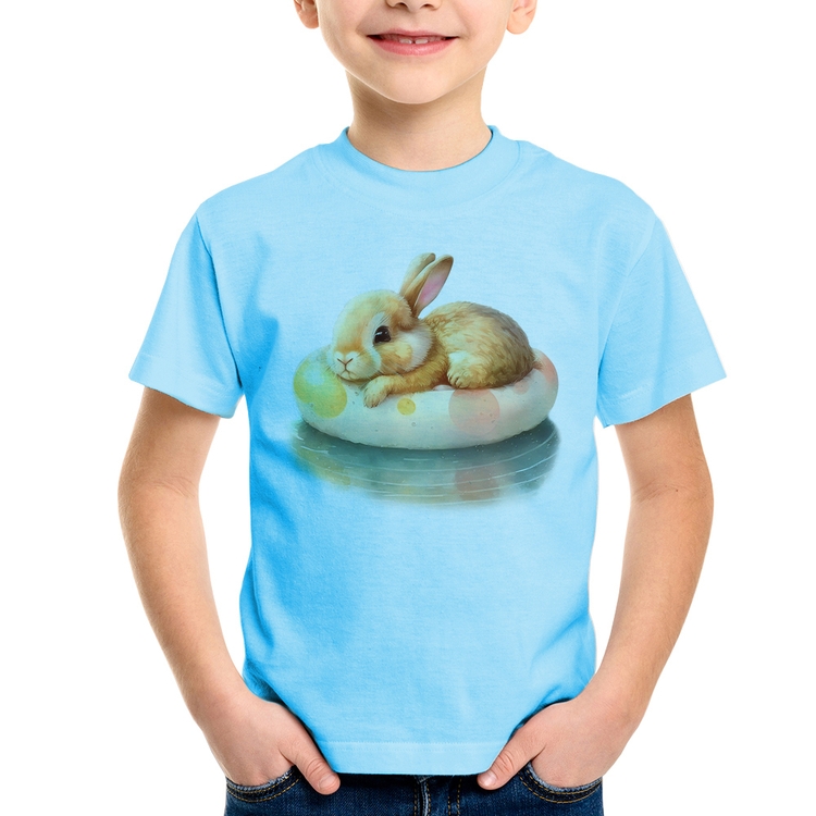 Camiseta Infantil Coelhinho Relaxando Na Piscina  - Azul Bebê