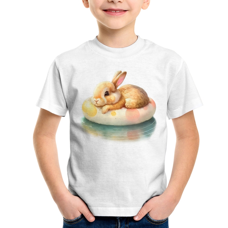 Camiseta Infantil Coelhinho Relaxando Na Piscina 