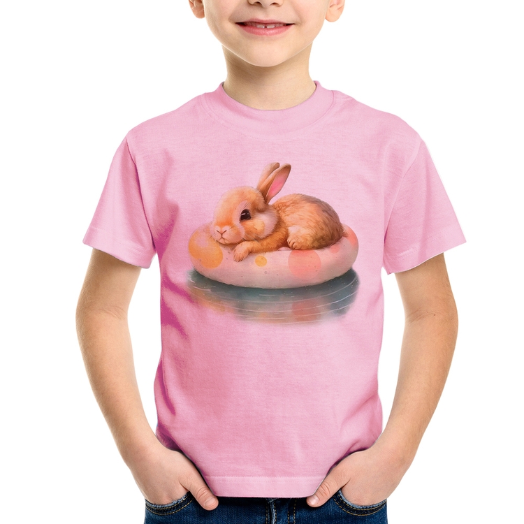 Camiseta Infantil Coelhinho Relaxando Na Piscina  - Rosa Bebê
