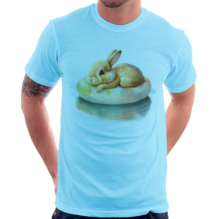 Camiseta Coelhinho Relaxando Na Piscina  - Azul Bebê