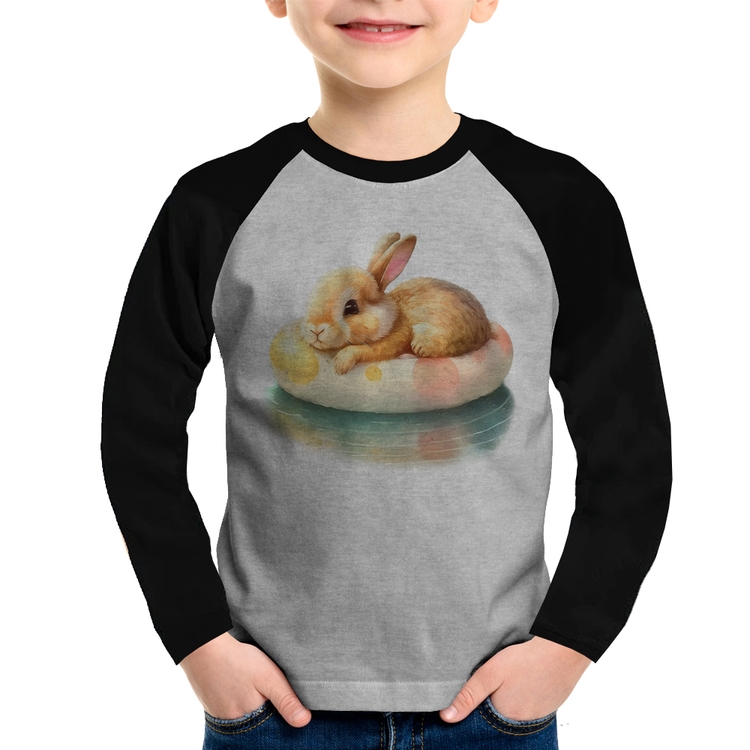 Camiseta Raglan Infantil Coelhinho Relaxando Na Piscina  Manga Longa - Cinza/Preto