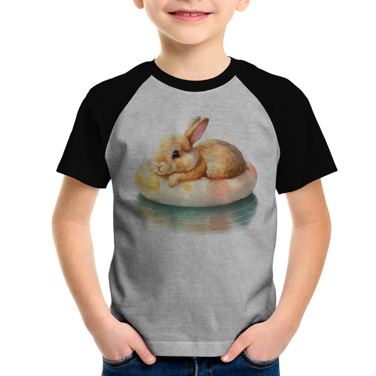 Camiseta Raglan Infantil Coelhinho Relaxando Na Piscina  - Cinza/Preto