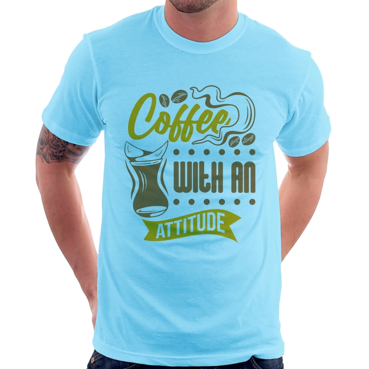 Camiseta Coffee With An Attitude - Azul Bebê