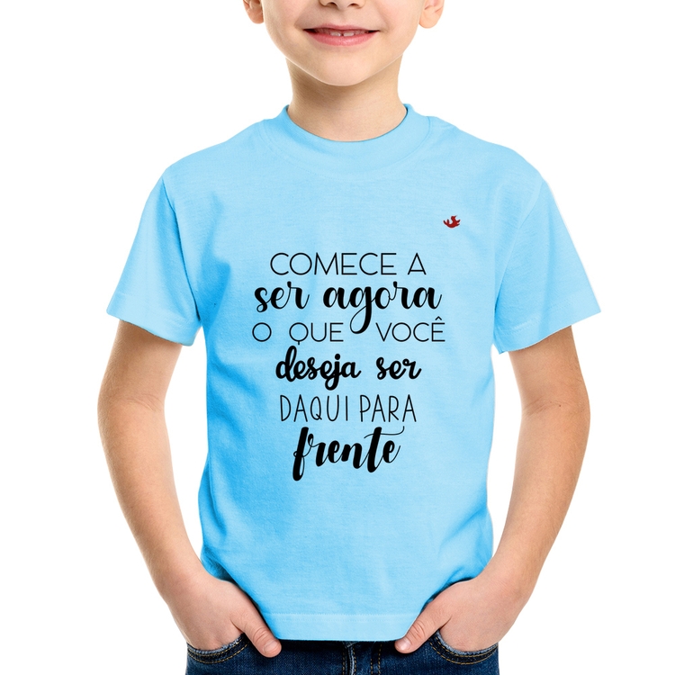 Camiseta Infantil Comece a ser agora o que você deseja ser daqui para frente - Azul Bebê