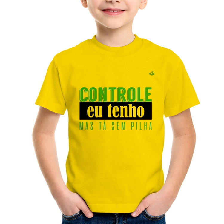 Camiseta Infantil Controle eu tenho, mas tá sem pilha - Amarela