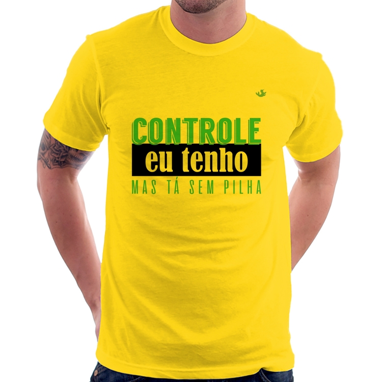 Camiseta Controle eu tenho, mas tá sem pilha - Amarela